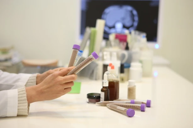 Veselības ministrija aicina apspriest priekšlikumu palielināt VSAOI likmi atsevišķām rezidentu kategorijām