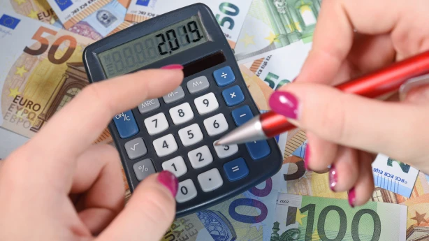 Kā piemērojams neapliekamais minimums un atvieglojumi daļējās dīkstāves laikā?