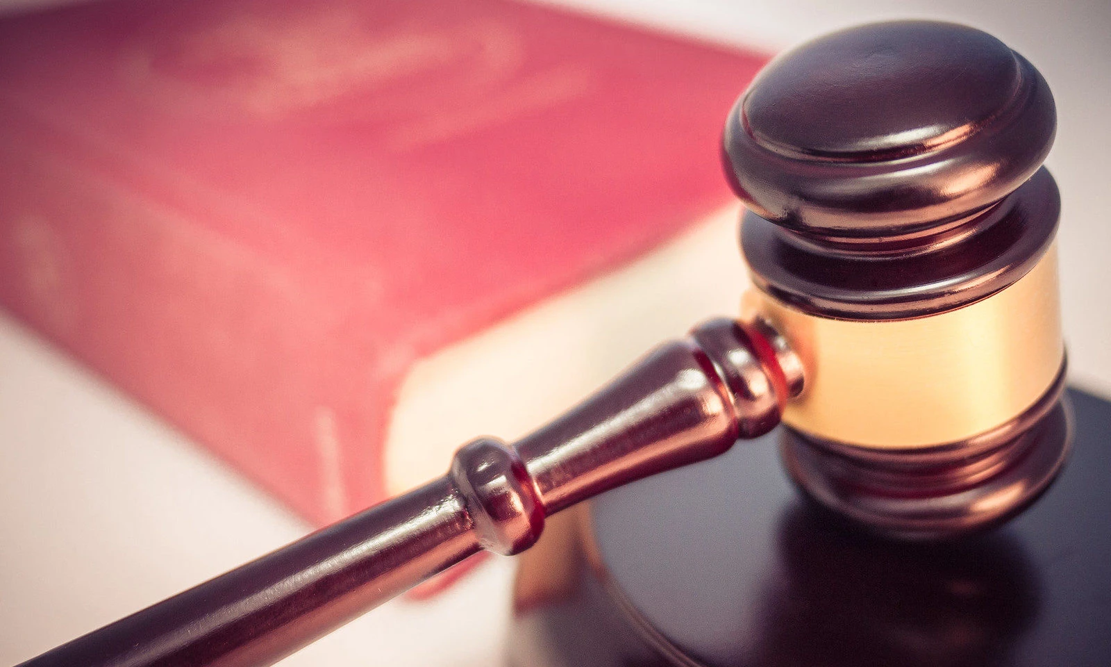 Jautājums par darba svētku dienā apmaksu nodots Satversmes tiesai