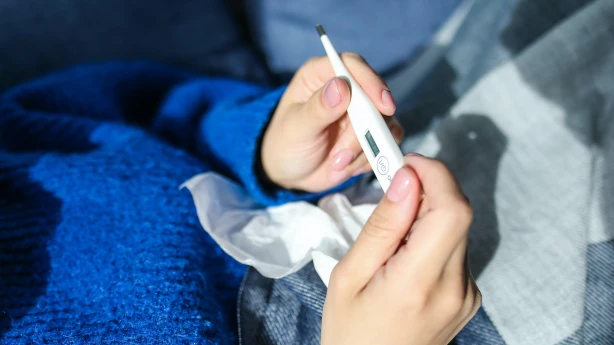 Kā rīkoties, ja darbiniekam konstatē akūtu augšējo elpceļu infekciju, tostarp Covid-19?