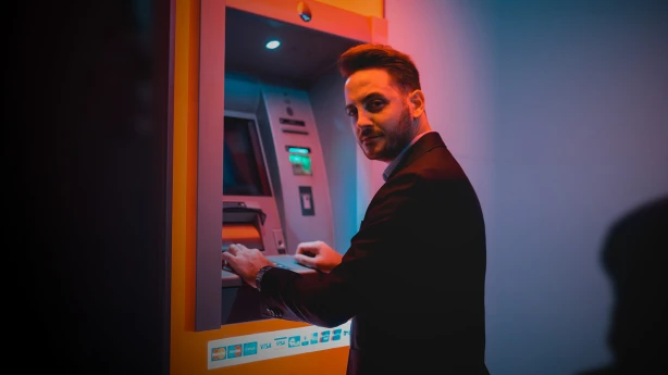 Dividendes skaidrā naudā