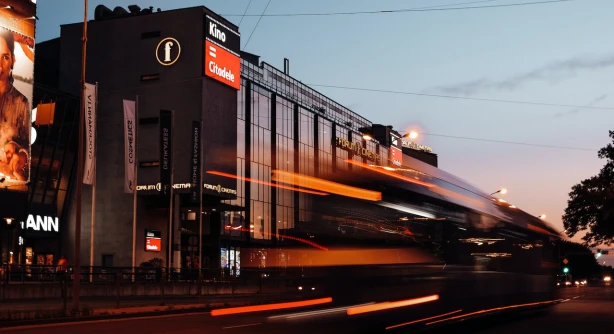 NĪN atlaides saņemšanai Rīgā vairs nebūs jāizgaismo fasādes naktīs, līdz 1. janvārim jāpaziņo par elektronisko saziņu ar pašvaldību