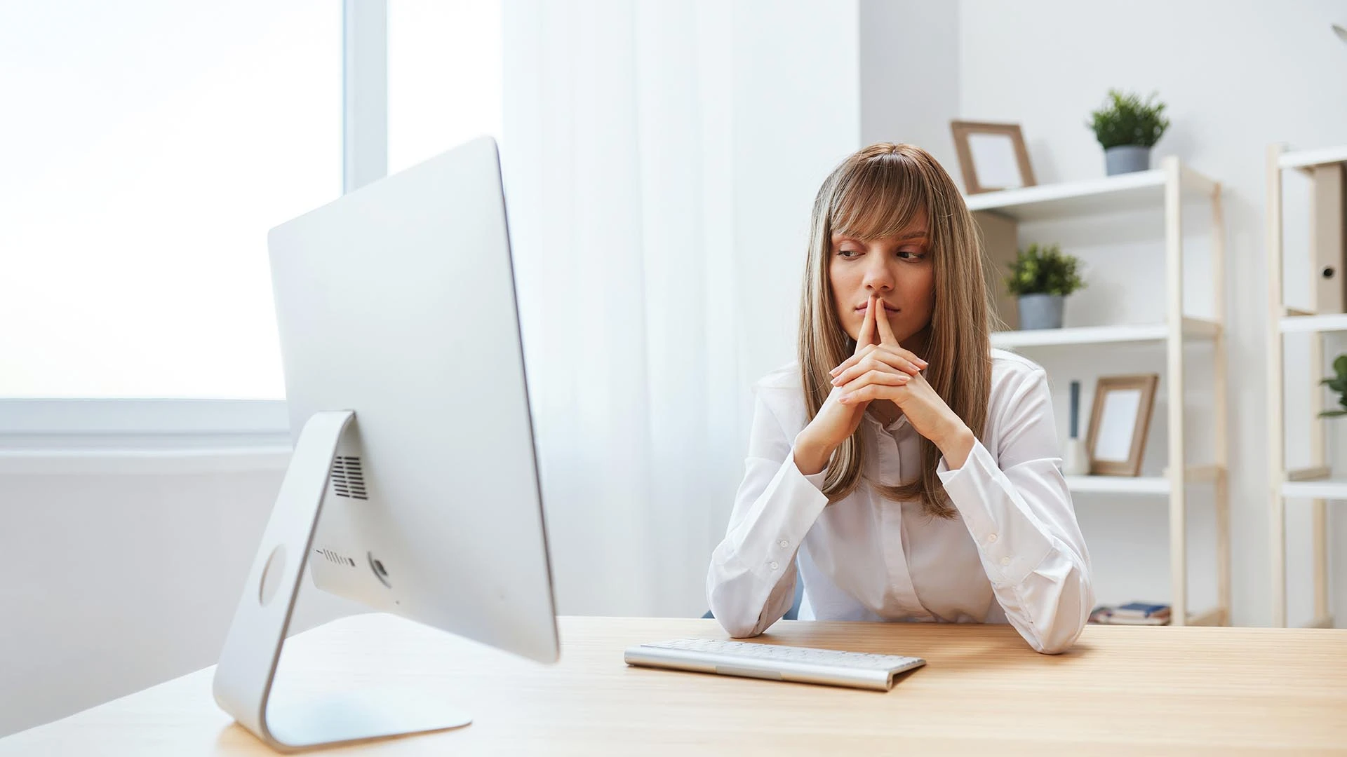 Sakarības starp nostrādātajām un apmaksājamām dienām