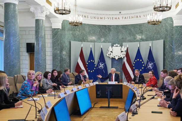 Valdība ar sadarbības partneriem sāk apspriest priekšlikumus nodokļu sistēmas pilnveidošanai