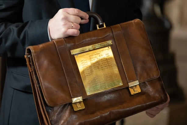 Latvijas 2023. gada budžeta likumprojekts nonācis Saeimā