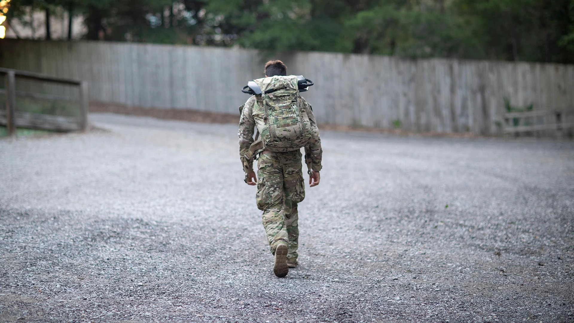 Uzņēmuma darbinieks valsts aizsardzības militārajā dienestā