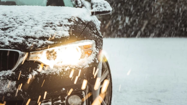 Transportlīdzekļi būs jāaprīko ar ziemas riepām, kas marķētas ar apzīmējumu “kalns un sniegpārsliņa”