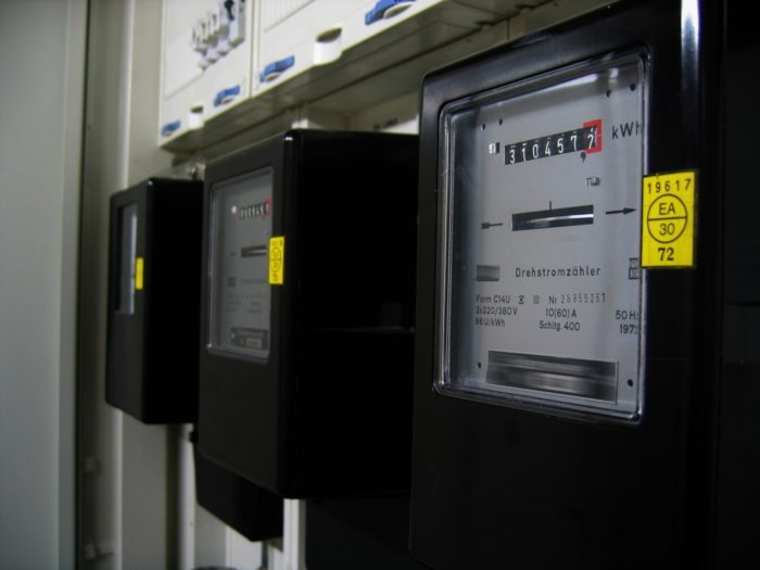 Nosaka papildu atbalstu elektroenerģijas izmantošanā aizsargāto lietotāju grupām
