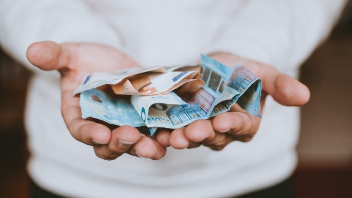 Publiskai apspriešanai nodoti likuma grozījumi, kas paredz uzraudzīt skaidras naudas apriti