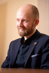Andris Šuvajevs, «Progresīvie», Saeimas Budžeta un finanšu (nodokļu) komisijas loceklis, ekonomikas antropologs un Rīgas Stradiņa universitātes pasniedzējs