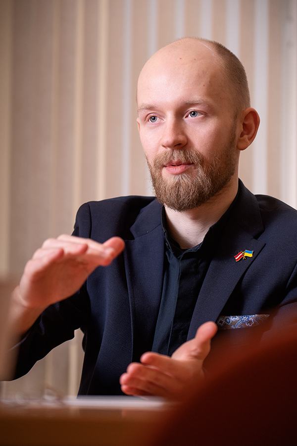 Andris Šuvajevs, «Progresīvie», Saeimas Budžeta un finanšu (nodokļu) komisijas loceklis, ekonomikas antropologs un Rīgas Stradiņa universitātes pasniedzējs