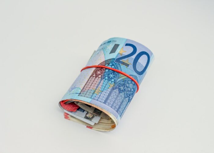 Finanšu sektors vienojas turpināt pasākumus skaidrās naudas pieejamības nodrošināšanai