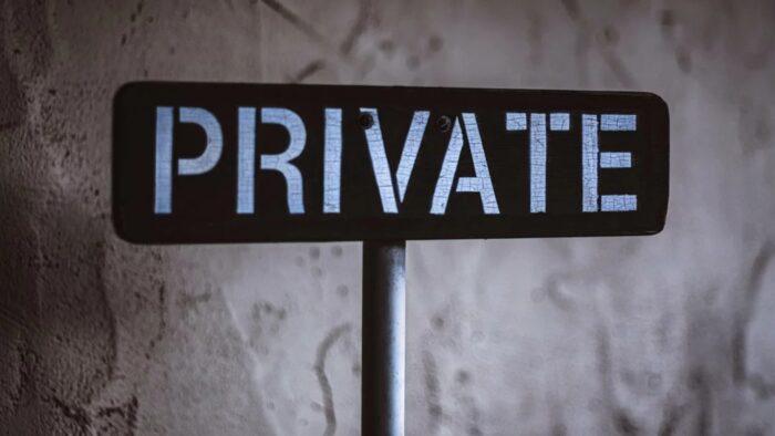 Vai drīkst sociālajos tīklos publicēt informāciju par kādu nejēdzību, atklājot personas datus?