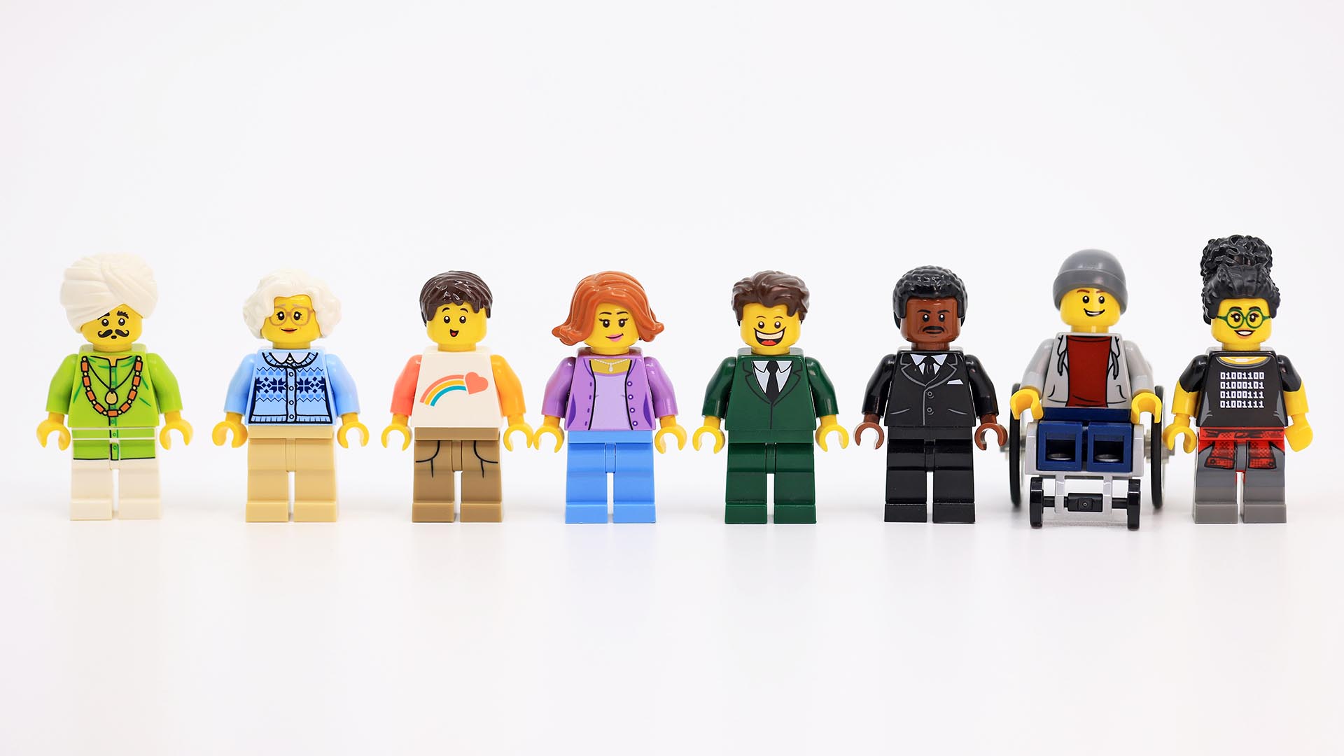 dažādu tautību un vecumu lego cilvēciņi