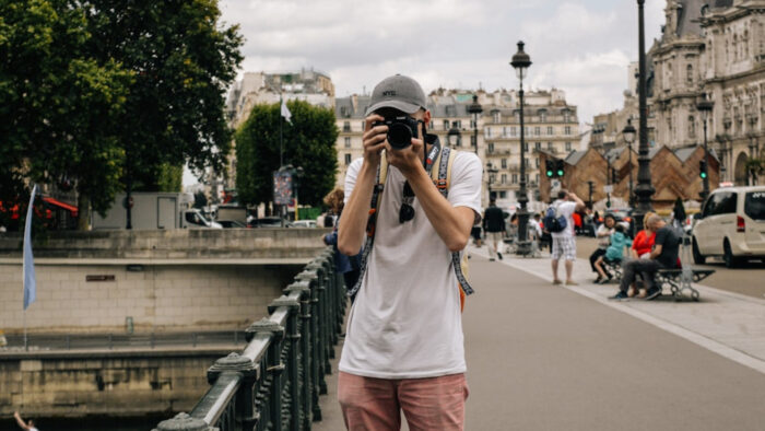 Turists ar fotoaparatu