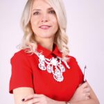 Līga Alberliņa, Mg. Oec.,  vadošā grāmatvede  un konsultante,  lektore grāmatvedības un darba likumdošanas jomā, transformatīvās un rekreatīvās elpošanas pasniedzēja un  Latvijas Republikas Grāmatvežu asociācijas biedre
