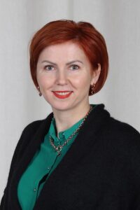 Aļona Irmeja, Ph. D.,Latvijas Biozinātņu un tehnoloģiju universitātes docente, Latvijas Republikas sertificēta grāmatvede, ārpakalpojuma grāmatvede