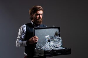 Ja SIA dalībnieki nav lēmuši par atlīdzības noteikšanu valdes loceklim, tad, pierādot savu ieguldījumu sabiedrības ekonomiskajā izaugsmē un peļņas gūšanā, prasītājam ir tiesības pretendēt uz atlīdzības saņemšanu.