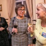 Linda Puriņa un Bilances galvenā redaktore Vita Zariņa, iepriekšējo gadu Gada Grāmatvedis speciālbalvas «Par mūža ieguldījumu» laureātes Maija Grebenko un Inguna Leibus.