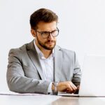 Kaspars Rācenājs: Vai valdes loceklis, kurš pret atlīdzību sniedz pakalpojumus kapitālsabiedrībai, ir kvalificējams kā darbinieks?